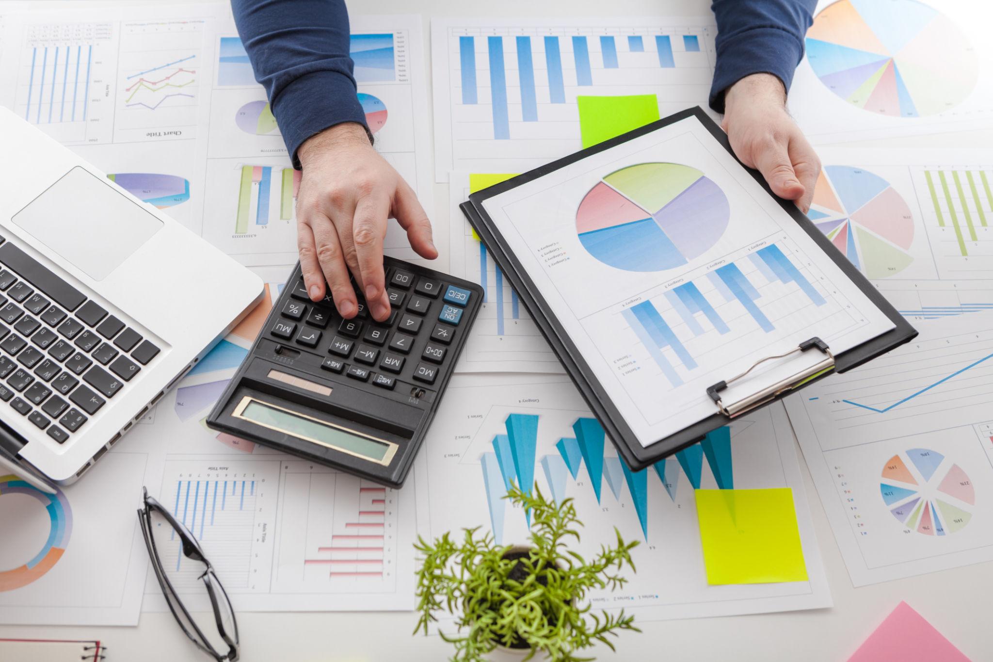 financial reports and KPI analysis used for business decision making and strategic financial planning